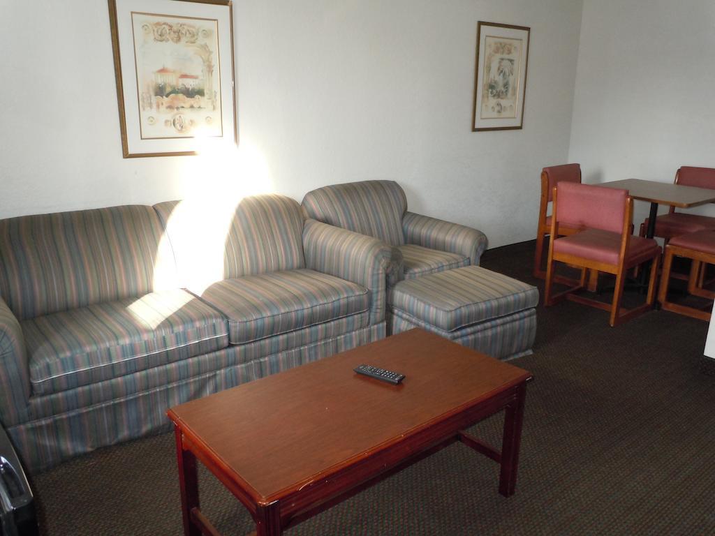 แทรเวลลอดจ์ บาย วินด์แฮม แกรนด์แรพิดส์ นอร์ท Motel Walker ภายนอก รูปภาพ