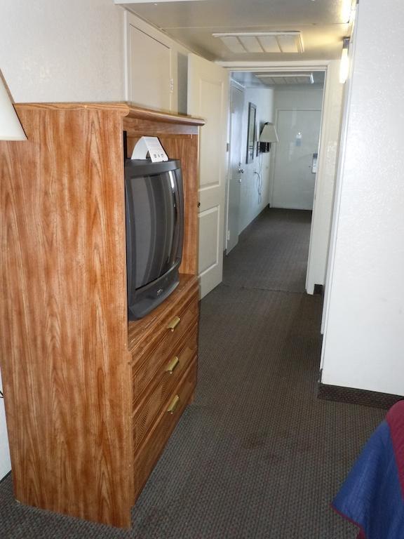 แทรเวลลอดจ์ บาย วินด์แฮม แกรนด์แรพิดส์ นอร์ท Motel Walker ภายนอก รูปภาพ