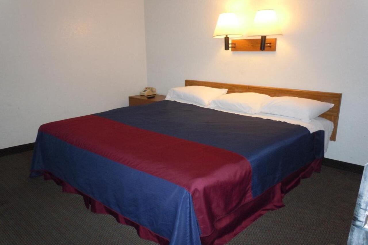 แทรเวลลอดจ์ บาย วินด์แฮม แกรนด์แรพิดส์ นอร์ท Motel Walker ภายนอก รูปภาพ