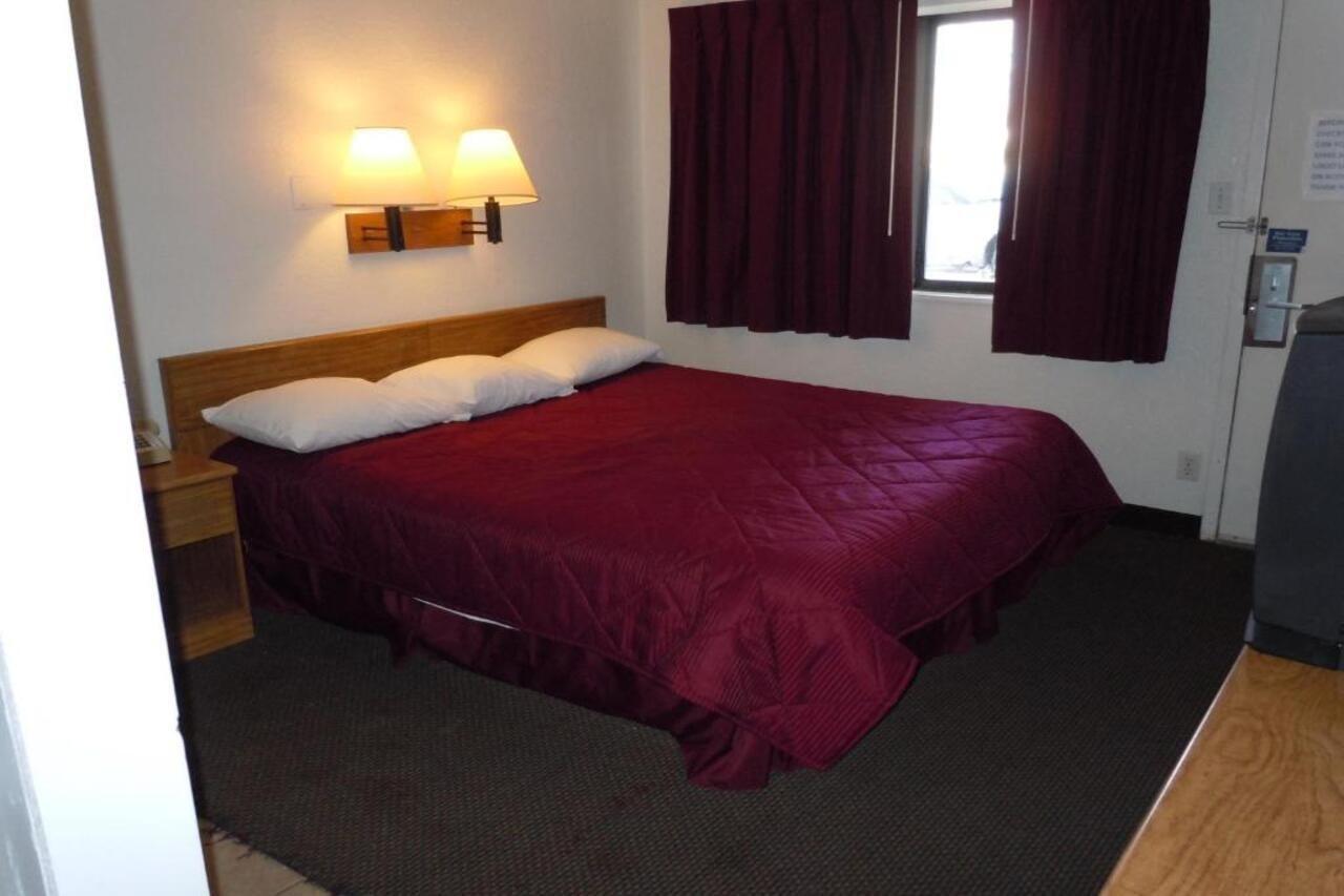 แทรเวลลอดจ์ บาย วินด์แฮม แกรนด์แรพิดส์ นอร์ท Motel Walker ภายนอก รูปภาพ
