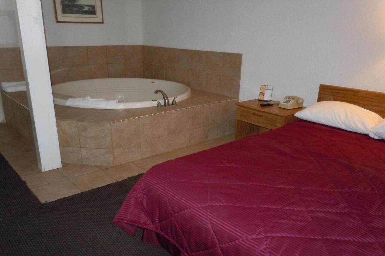 แทรเวลลอดจ์ บาย วินด์แฮม แกรนด์แรพิดส์ นอร์ท Motel Walker ภายนอก รูปภาพ