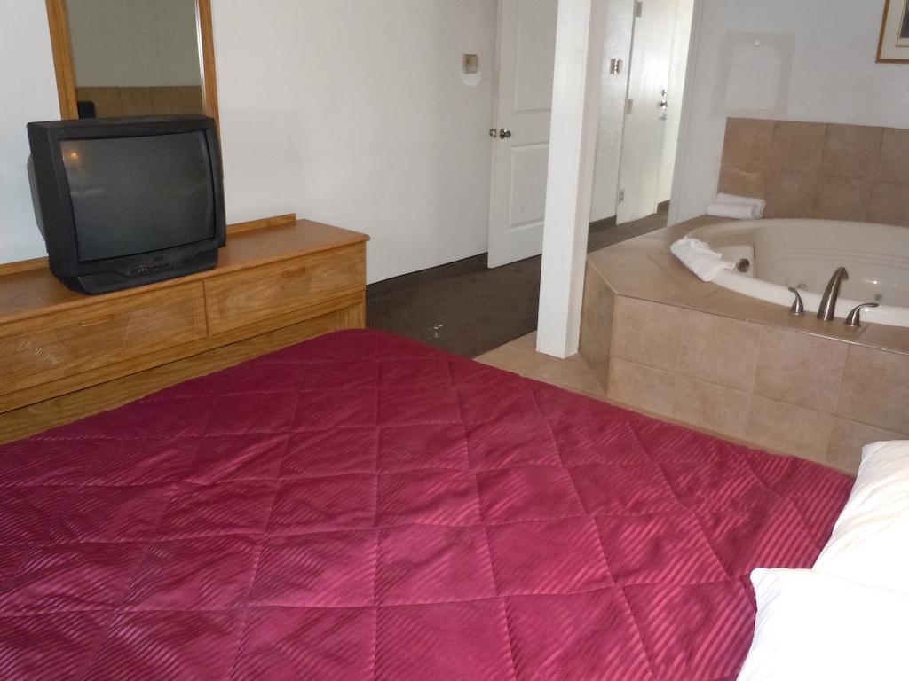 แทรเวลลอดจ์ บาย วินด์แฮม แกรนด์แรพิดส์ นอร์ท Motel Walker ภายนอก รูปภาพ