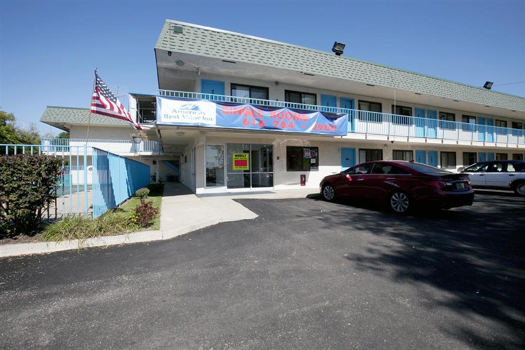 แทรเวลลอดจ์ บาย วินด์แฮม แกรนด์แรพิดส์ นอร์ท Motel Walker ภายนอก รูปภาพ