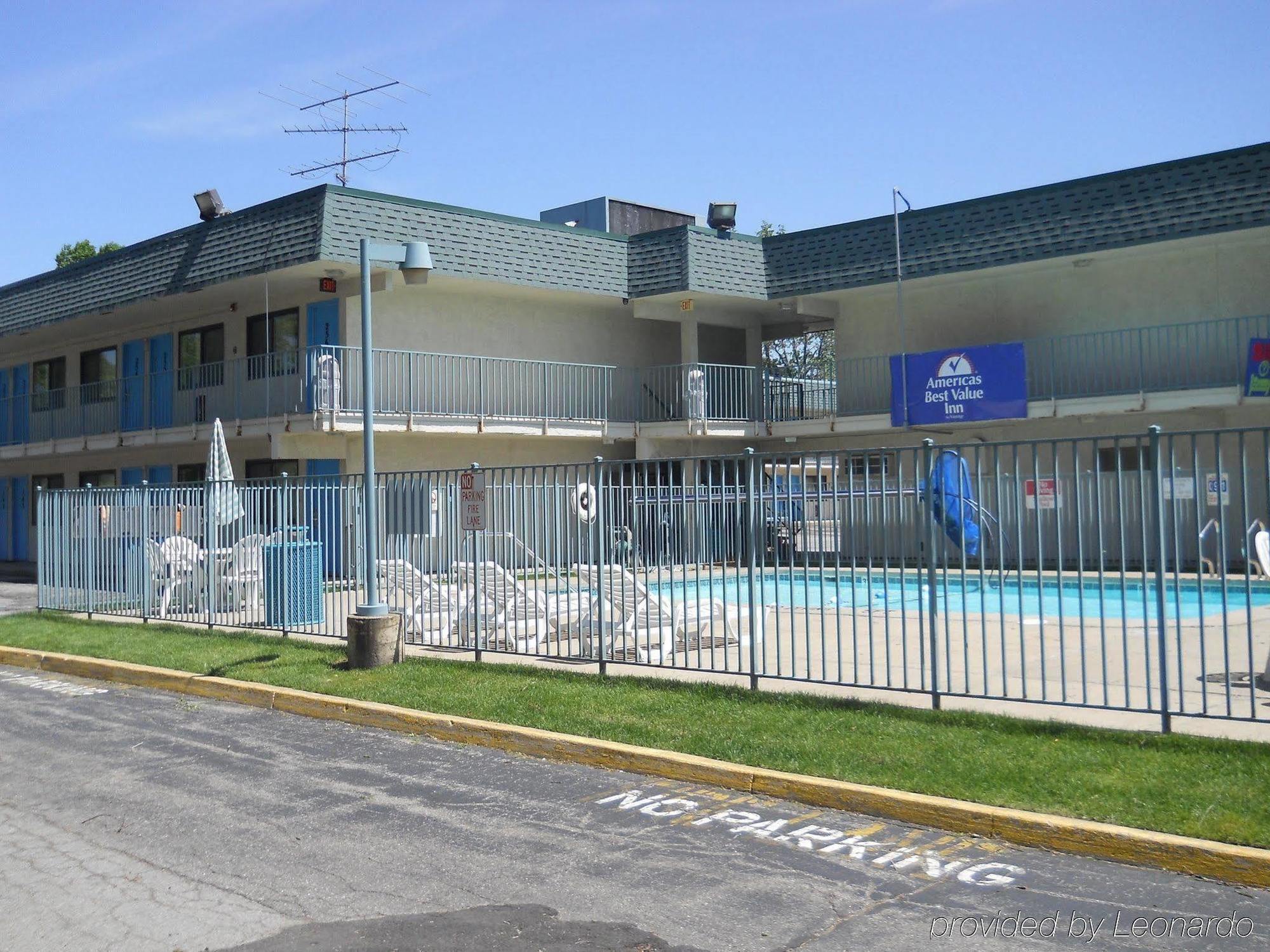 แทรเวลลอดจ์ บาย วินด์แฮม แกรนด์แรพิดส์ นอร์ท Motel Walker ภายนอก รูปภาพ